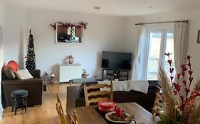 Luxury Apartment In Town Centre Bt74 6Hr